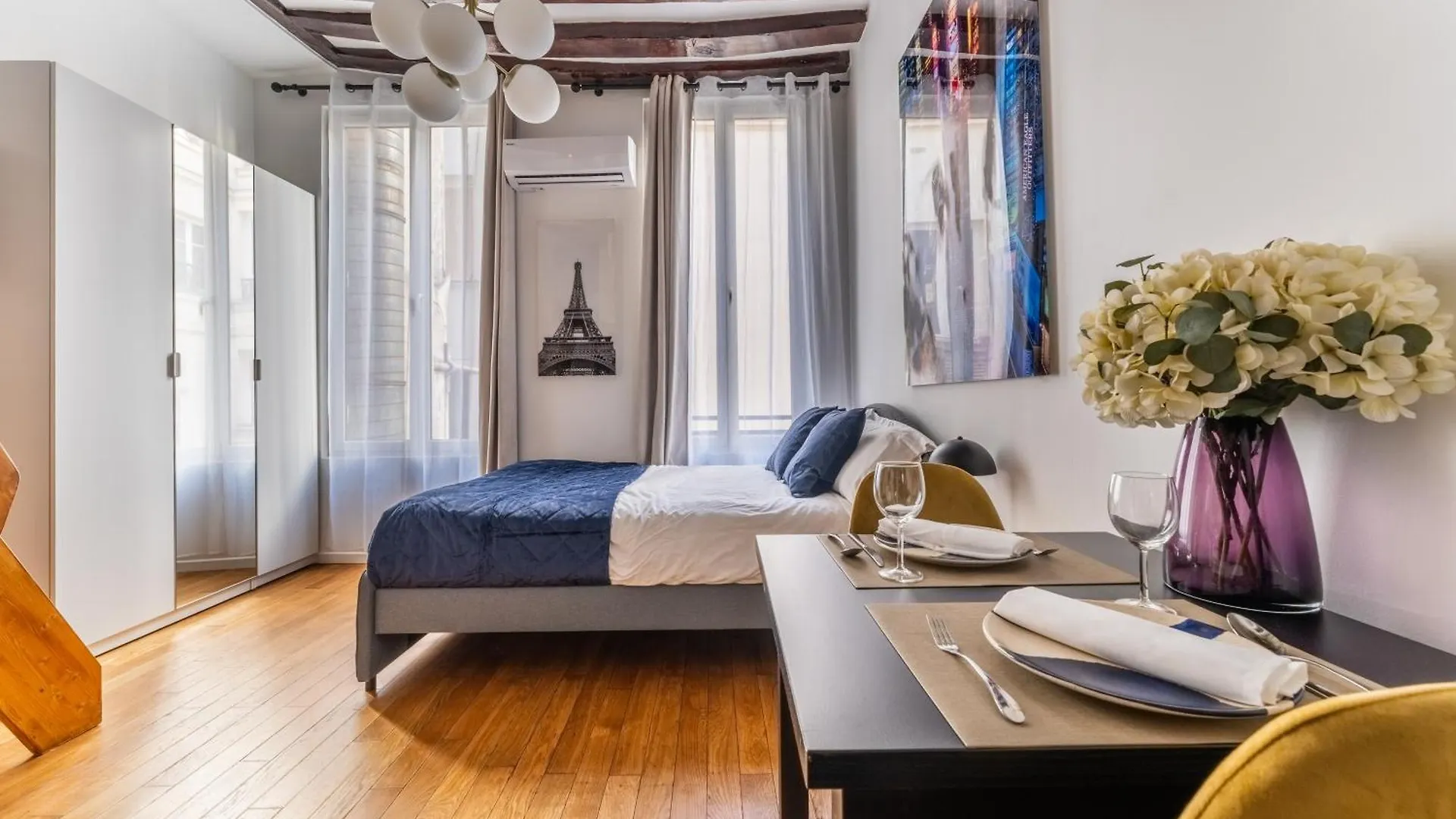 Charming Flat, Center Of Paris contacts